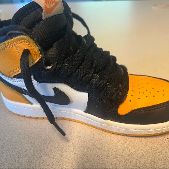 Jordan’s black and yellow size 13 C - Picture 6 of 10